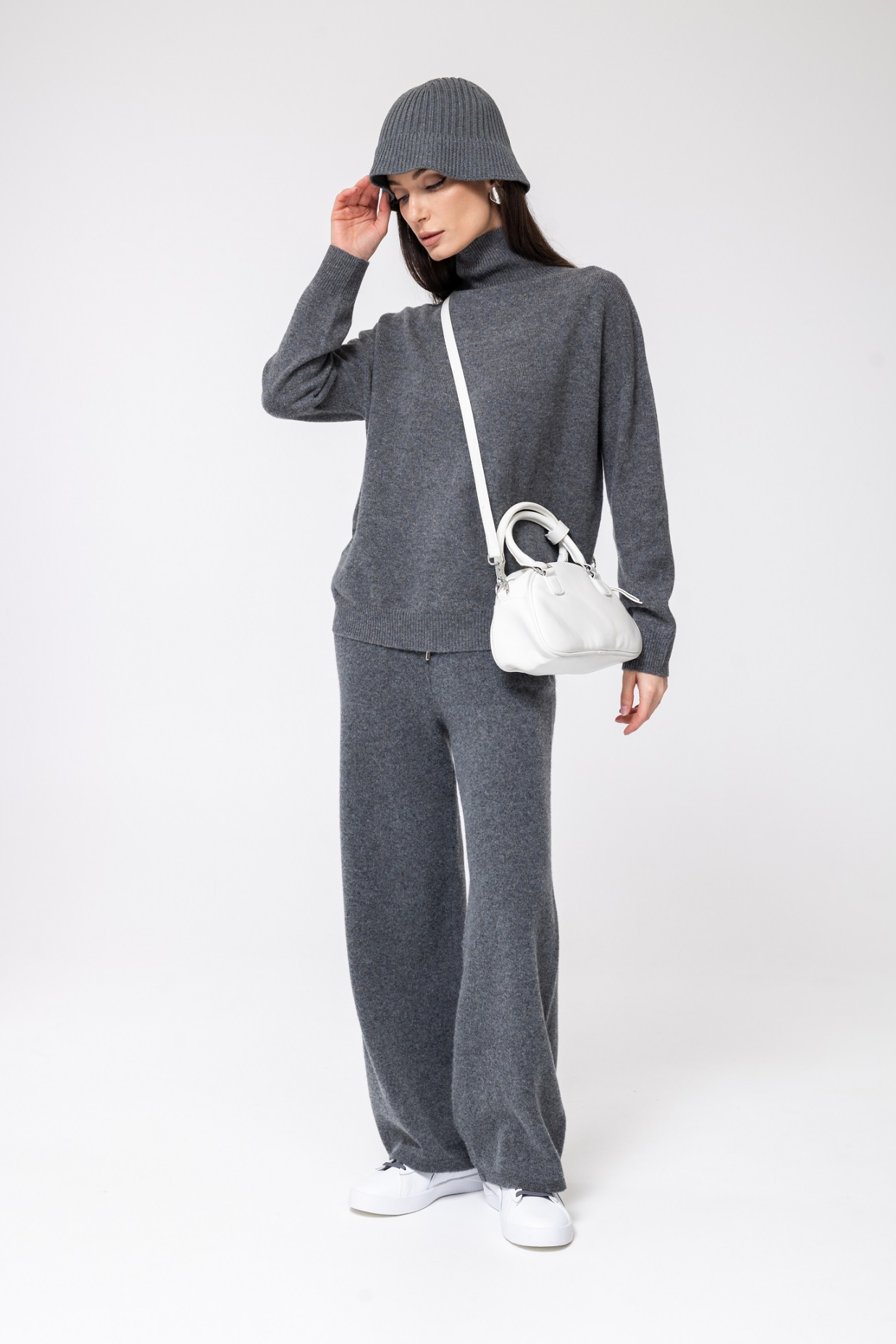 картинка 3113.ATW.0013S свитер женский из шерсти мериноса DARCK GRAY от магазина Albana