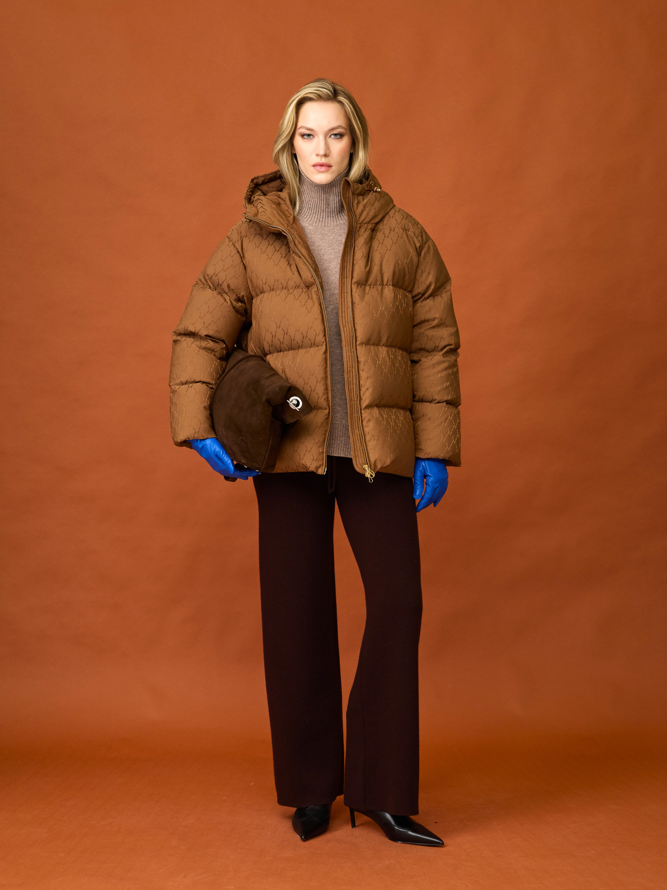 картинка 498.FW25.017 куртка женская LOGO NET RAW от магазина Albana
