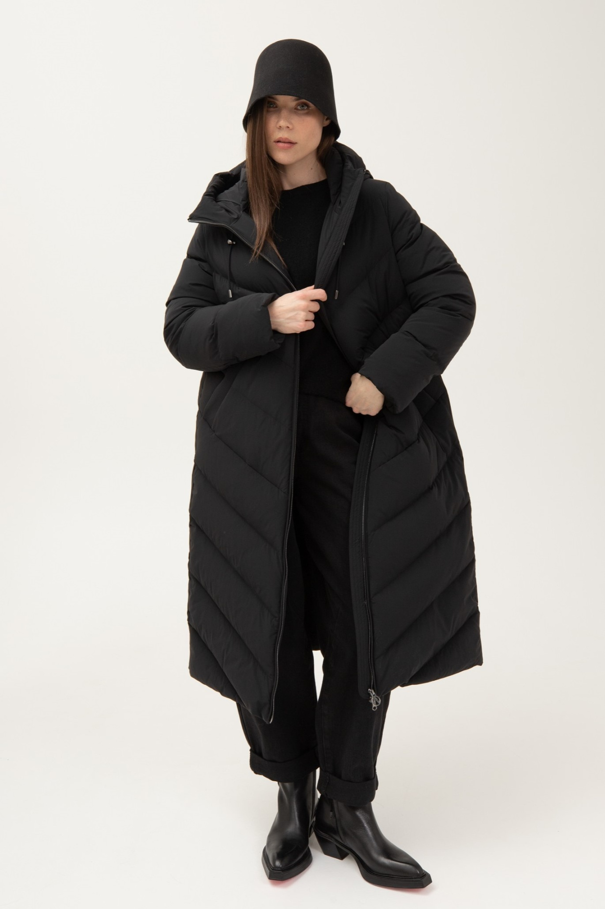 картинка 575.FWAA.001S пальто женское BLACK от магазина Albana
