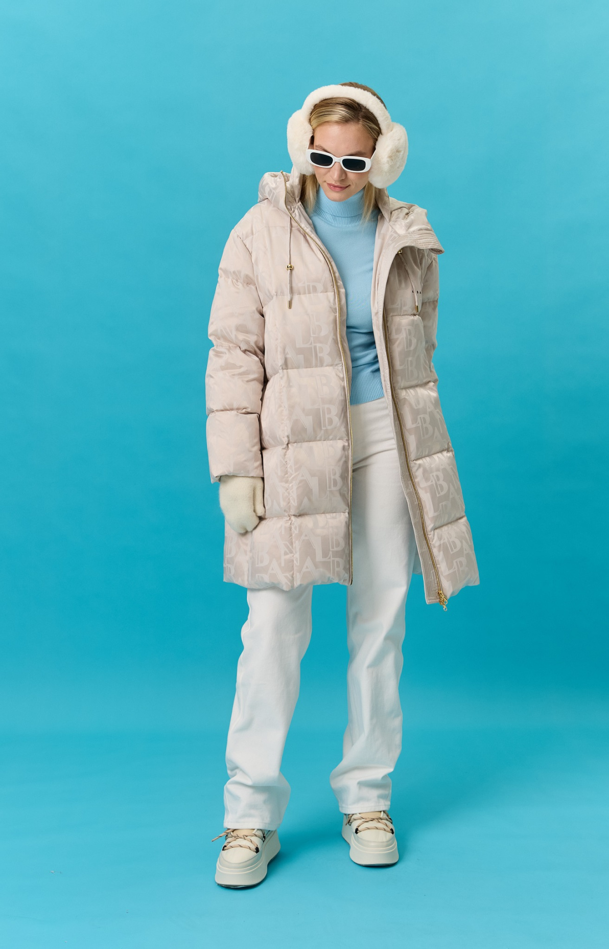 картинка 481.FW25.016 пальто женское LOGO BONE от магазина Albana