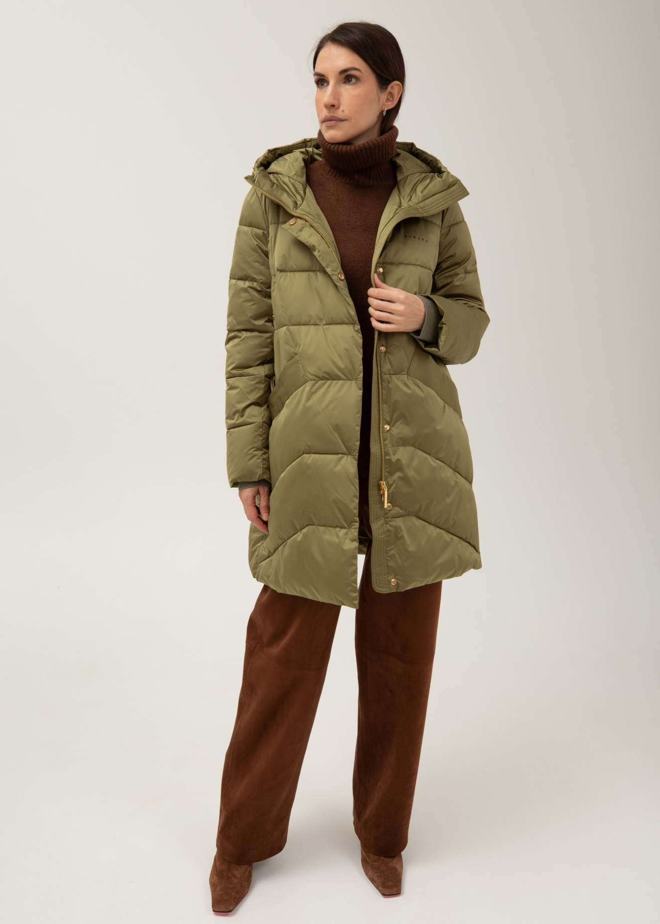 картинка 473.FW25.004S куртка женская OLIVE от магазина Albana