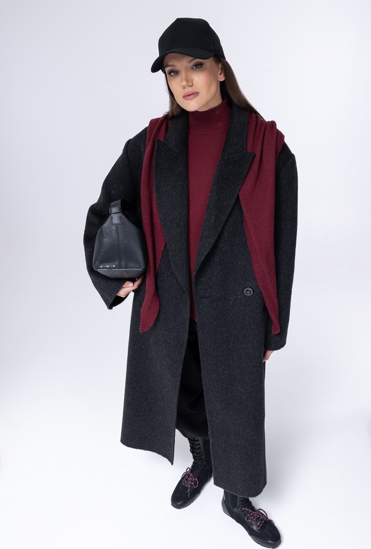 картинка 22113.ACW.0001S пальто женское из шерсти BLACK от магазина Albana