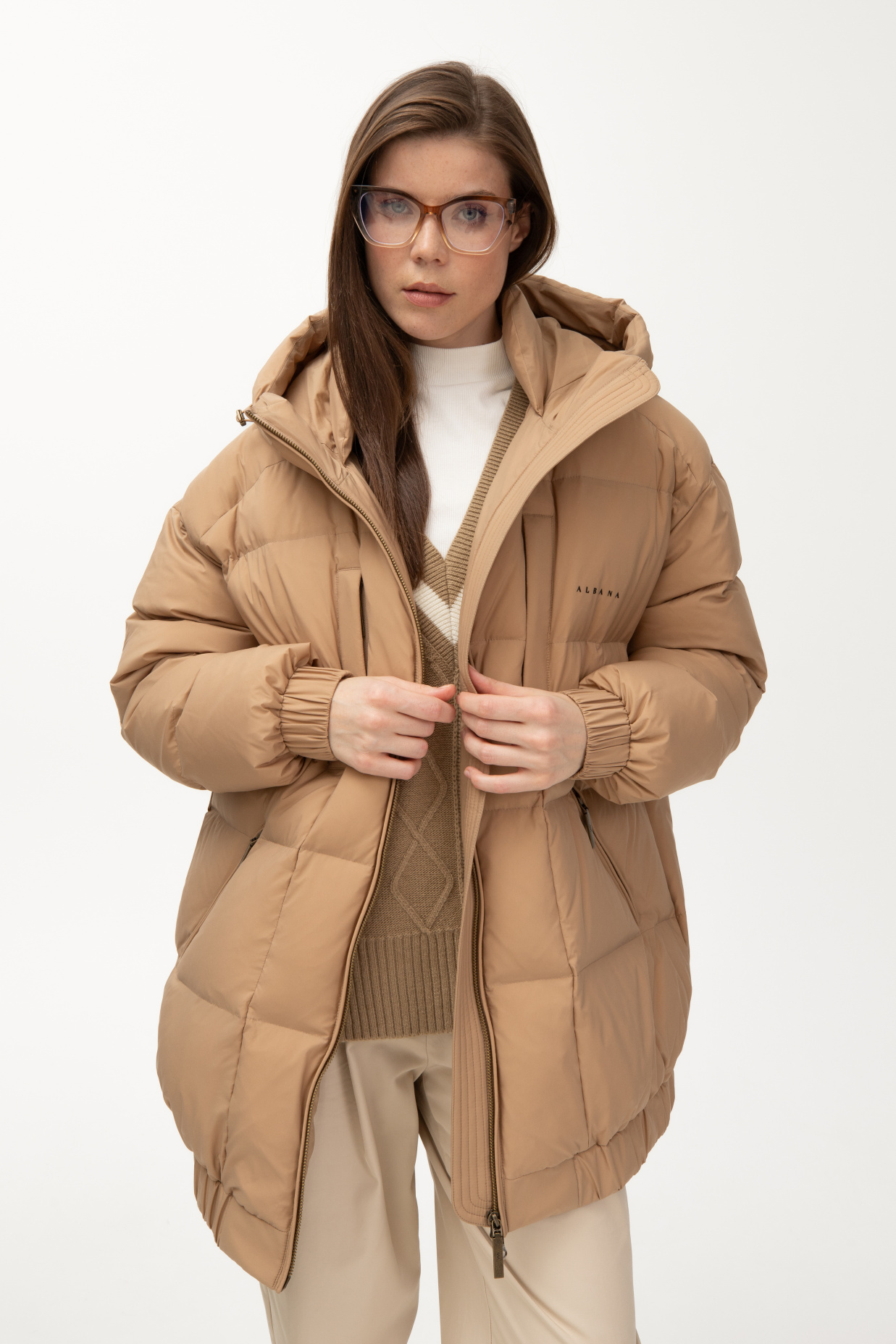 картинка 475.FW25.016S куртка женская CAMEL от магазина Albana