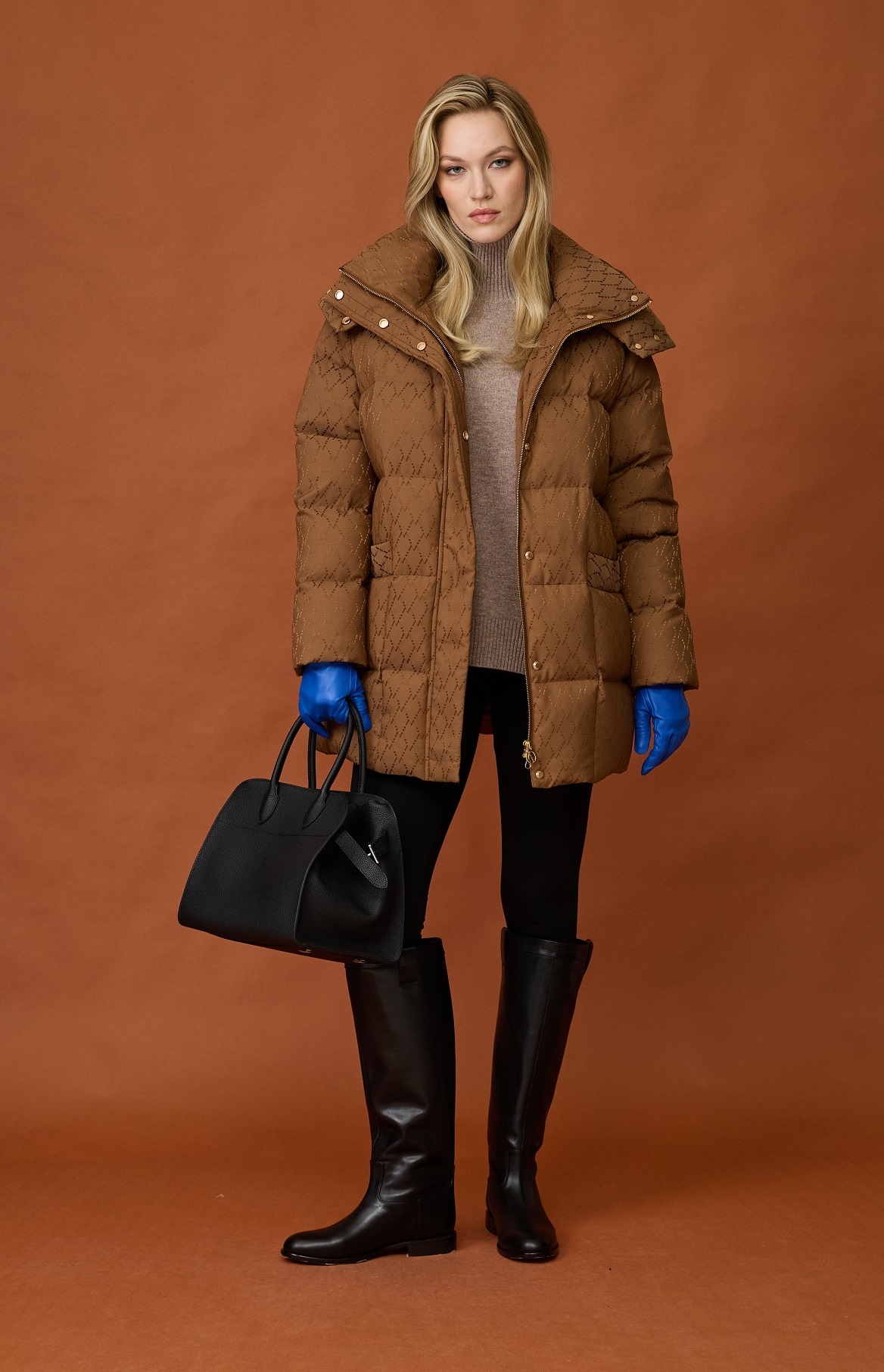 картинка 490.FW25.017 куртка женская LOGO NET RAW от магазина Albana