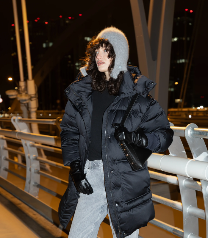 Женские пуховики: как носить с платьем и юбкой зимой