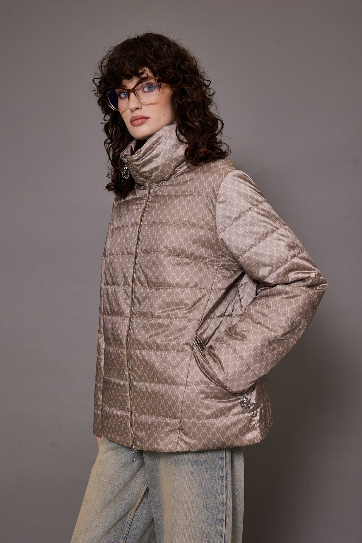 картинка 345.2.SS26.016 куртка женская LOGO TAUPE от магазина Albana