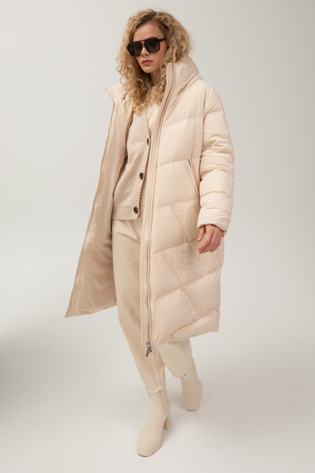 картинка 559.FWAA.016S пальто женское LIGHTE BEIGE от магазина Albana